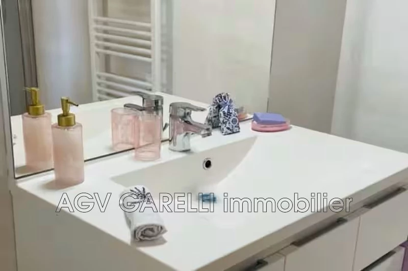Location appartement Hyères  