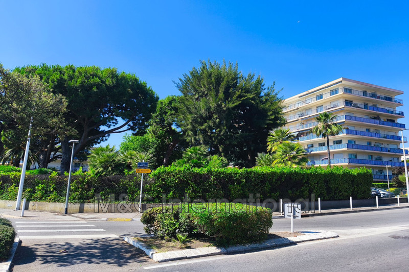 Location appartement Antibes  