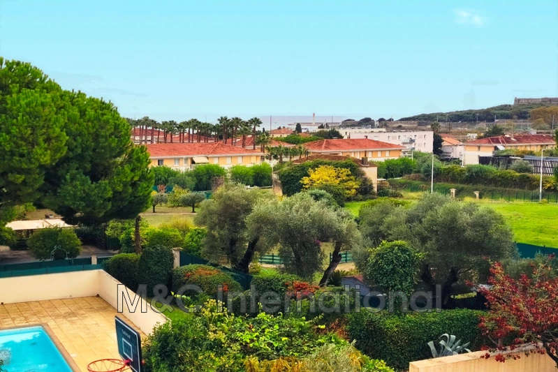 Location appartement Antibes  