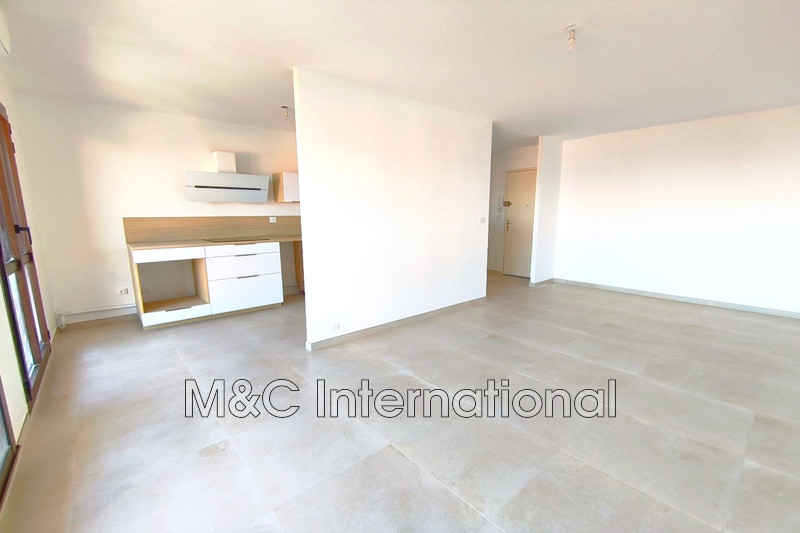 Photo Appartement Antibes  Location appartement  2 pièces   48&nbsp;m&sup2;