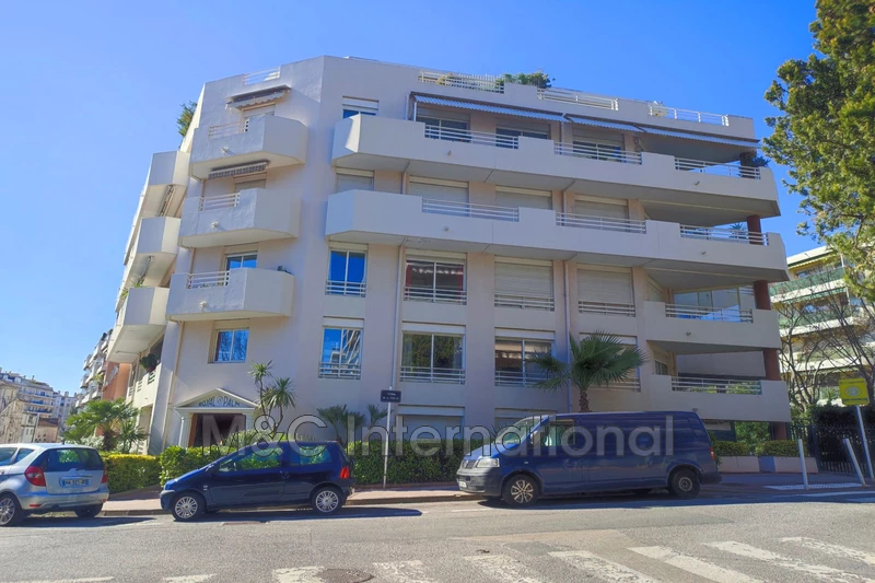 appartement  1 room  Juan-les-Pins   41 m² -   