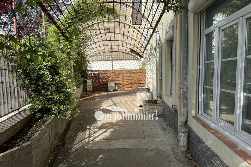 Photo Immeuble Lézignan-Corbières Lezignan, Professionnel immeuble 16 rooms 408 m²