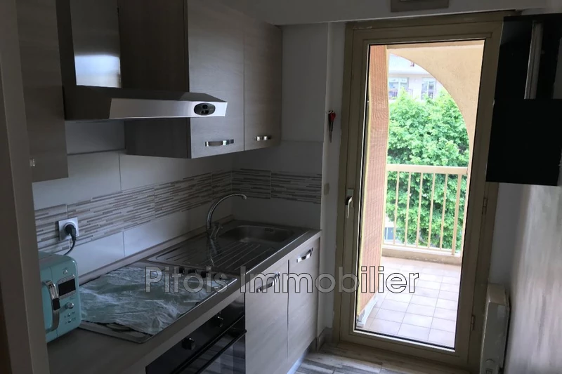 Location appartement Antibes  