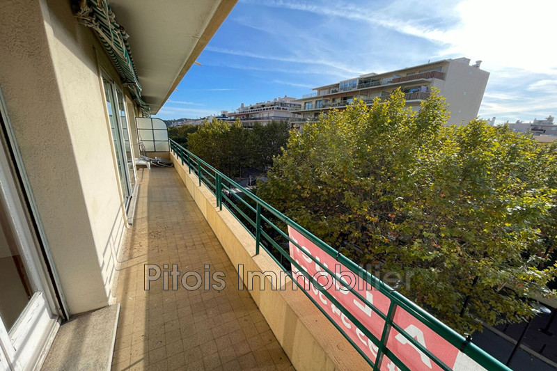 appartement  3 rooms  Antibes Downtown  82 m² -   