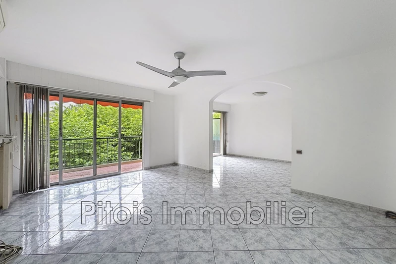 Location appartement Antibes  