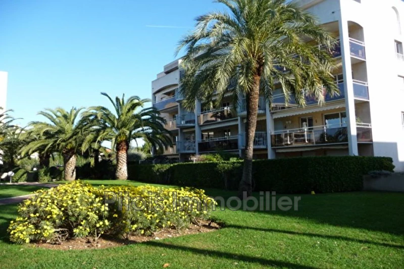 appartement  3 pièces  Antibes   70&nbsp;m&sup2; -   