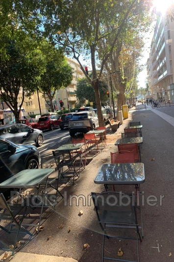 Professionnel local commercial Antibes  
