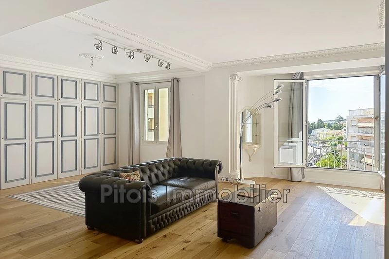 appartement  3 pièces  Antibes Centre-ville  81 m² -   