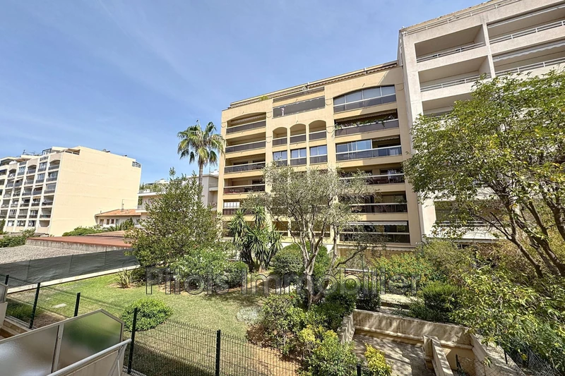 appartement  3 rooms  Juan-les-Pins Close ti the beaches  52 m² -   