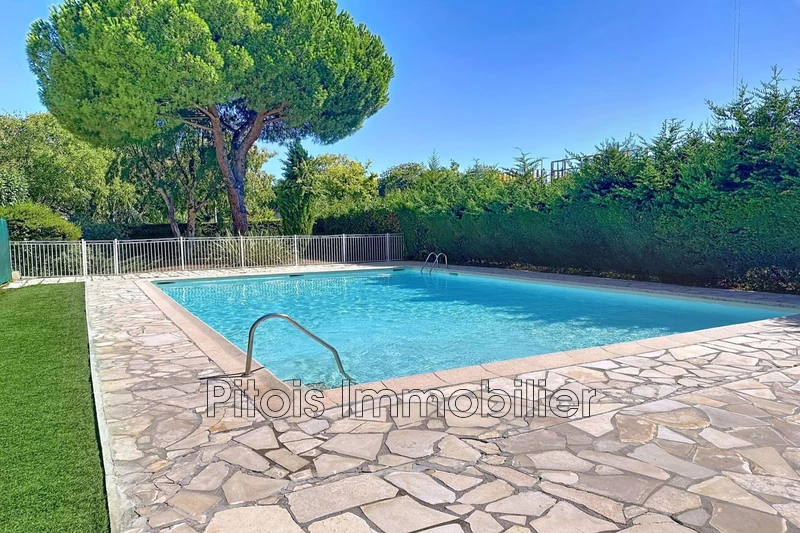 appartement  2 pièces  Antibes Quartier des combes  50 m² -   