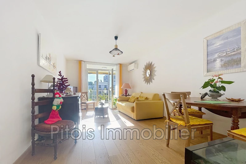 appartement  3 rooms  Juan-les-Pins Close ti the beaches  64 m² -   