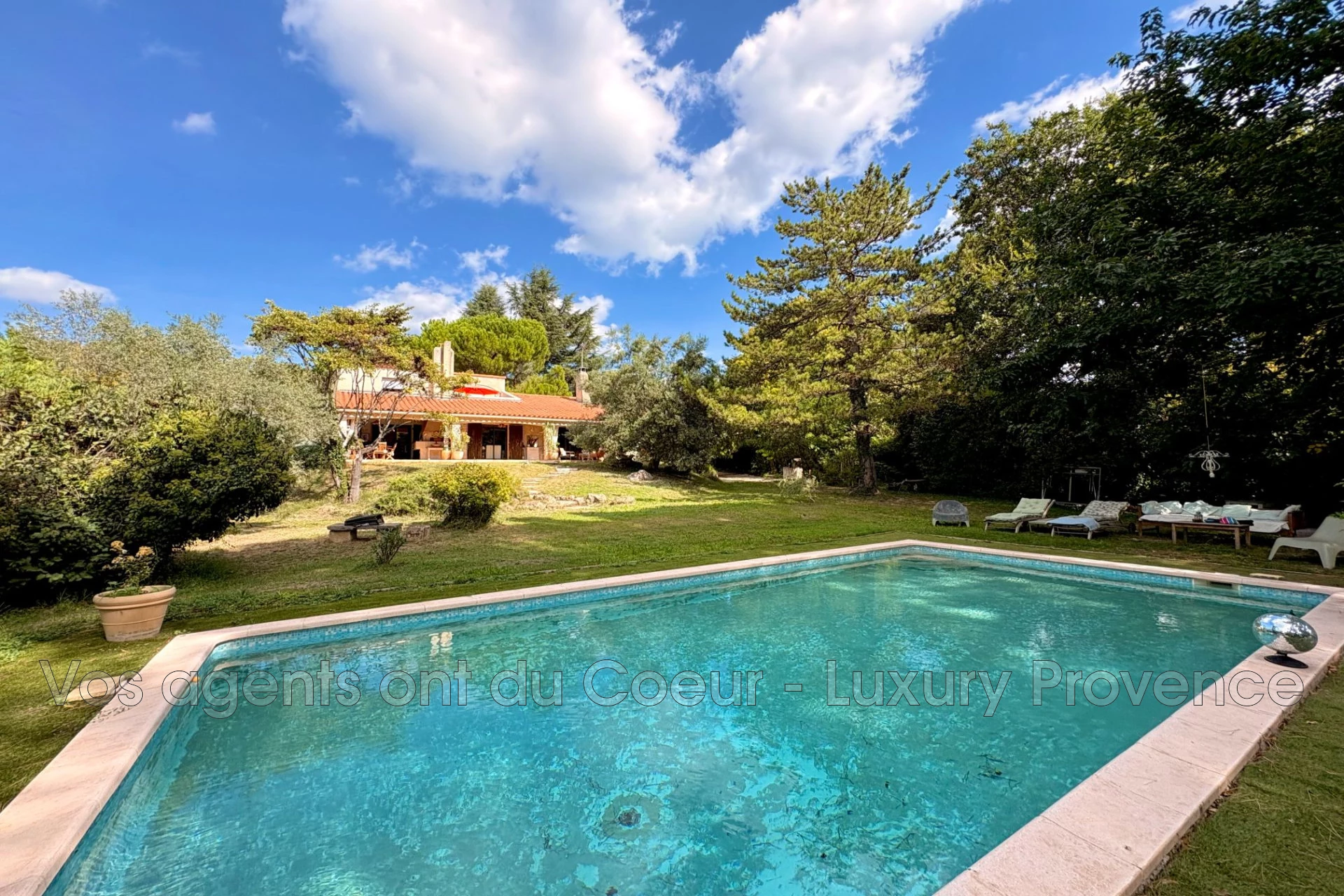 Maison 190 m² · à Simiane-Collongue · 190 m² · 849 000 €