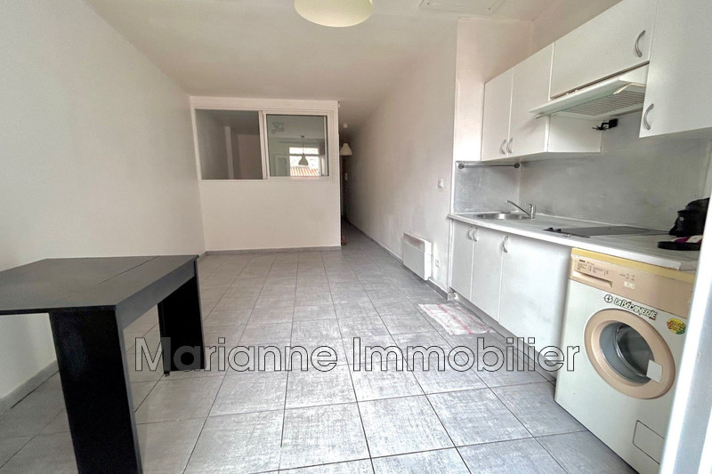Photo Appartement Sète  Location appartement  1 pièce   32&nbsp;m&sup2;