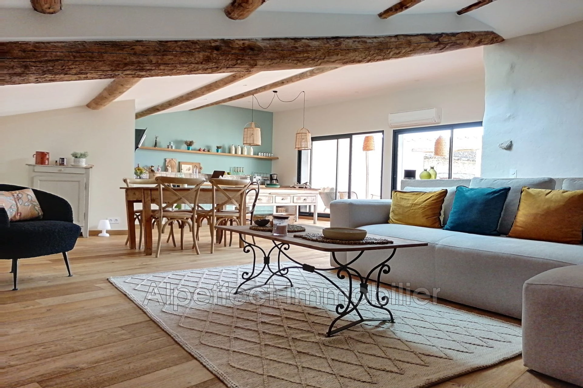 Maison 4 pièces 150 m² · à Malaucene Hameau de Veaux · 150 m² · 395 000 €