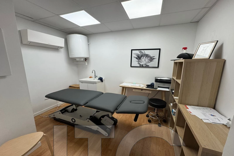 Professionnel local commercial Trets  