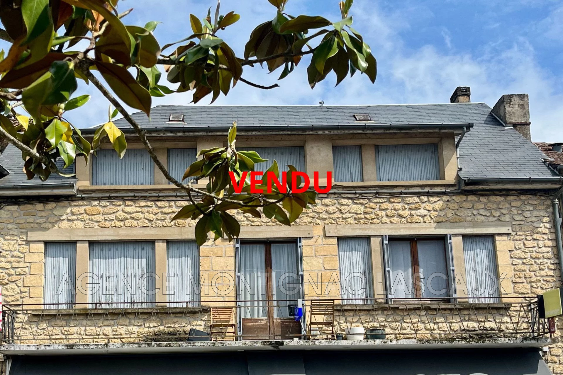 Immeuble 4 pièces 147 m² · à Montignac-Lascaux · 147 m² · 74 800 €