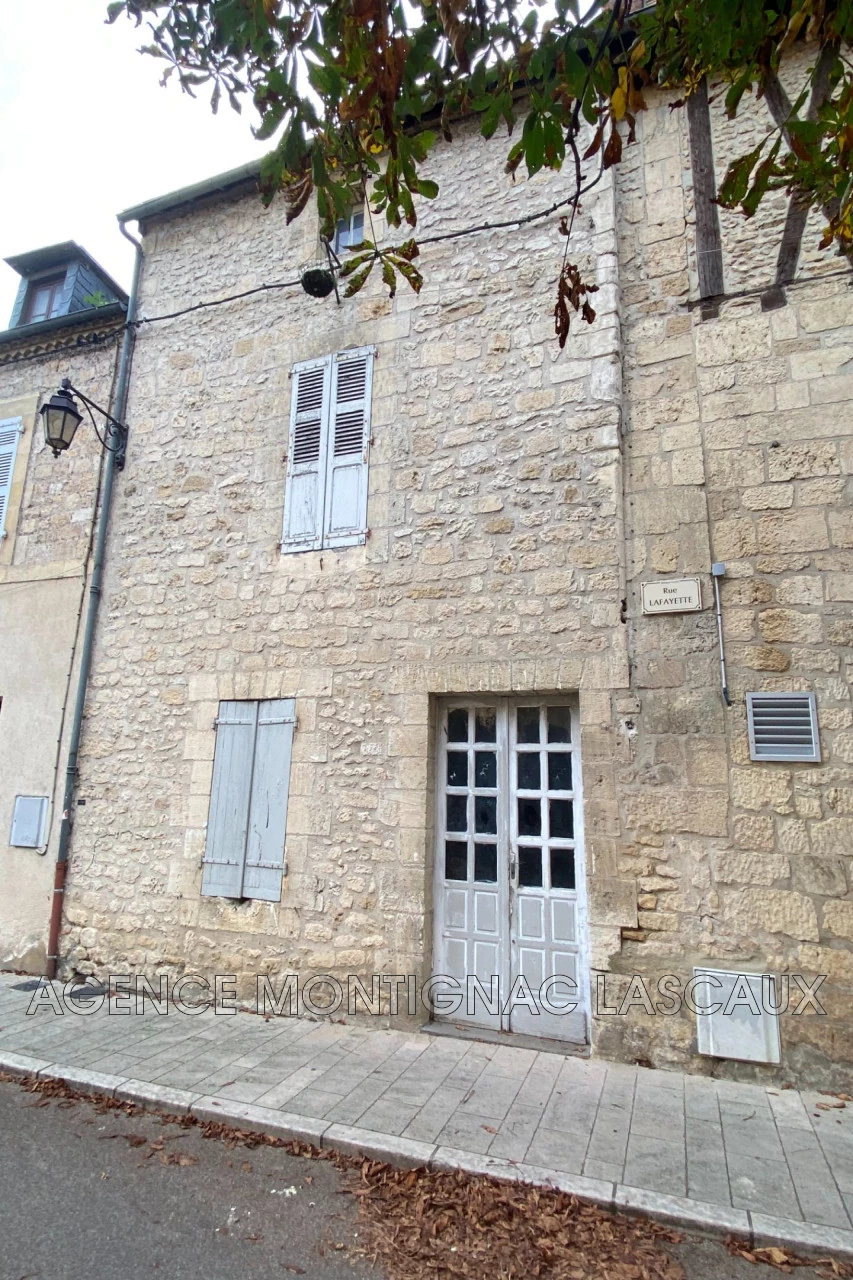 Maison 138 m² · à Montignac-Lascaux · 138 m² · 88 000 €