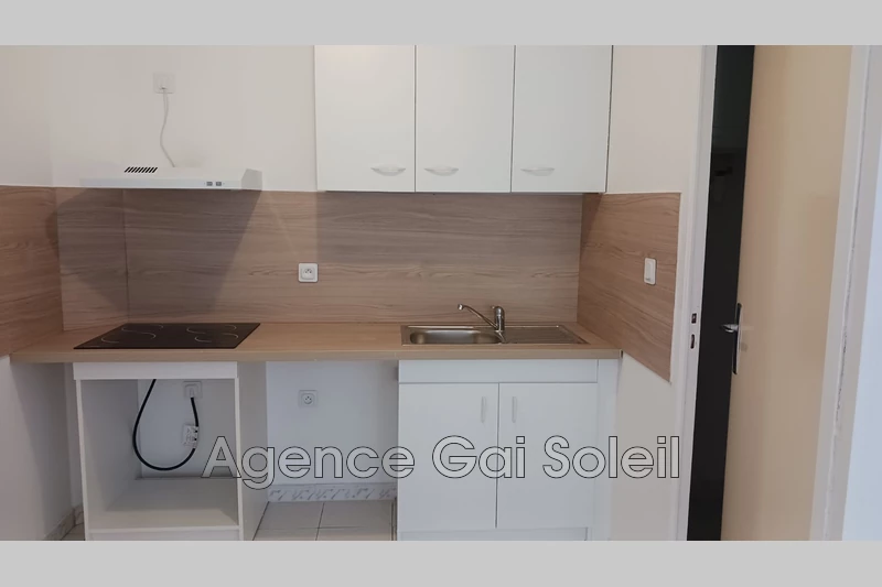 Location rez-de-jardin Lespignan  