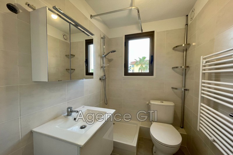 Photo n°2 - Location appartement Hyères 83400 - 527 €