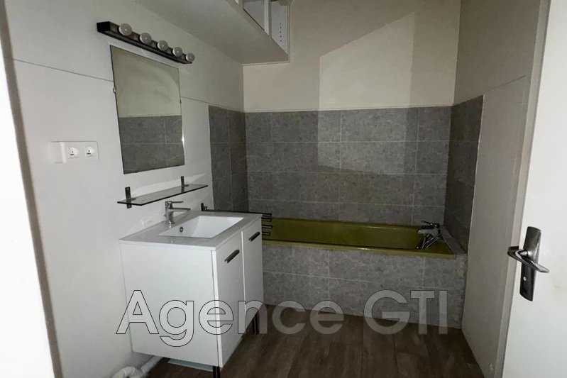 Location appartement Hyères  