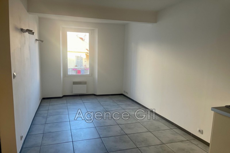 Photo n°2 - Location appartement Hyères 83400 - 561 €
