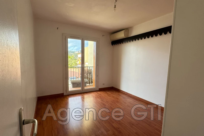 Photo n°3 - Location appartement Hyères 83400 - 823 €