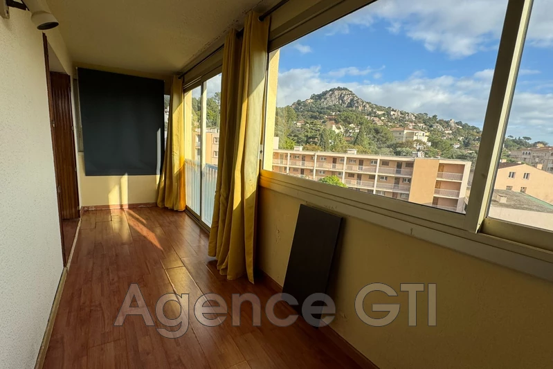 Photo n°2 - Location appartement Hyères 83400 - 823 €