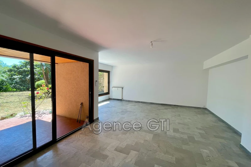 Location appartement Hyères  