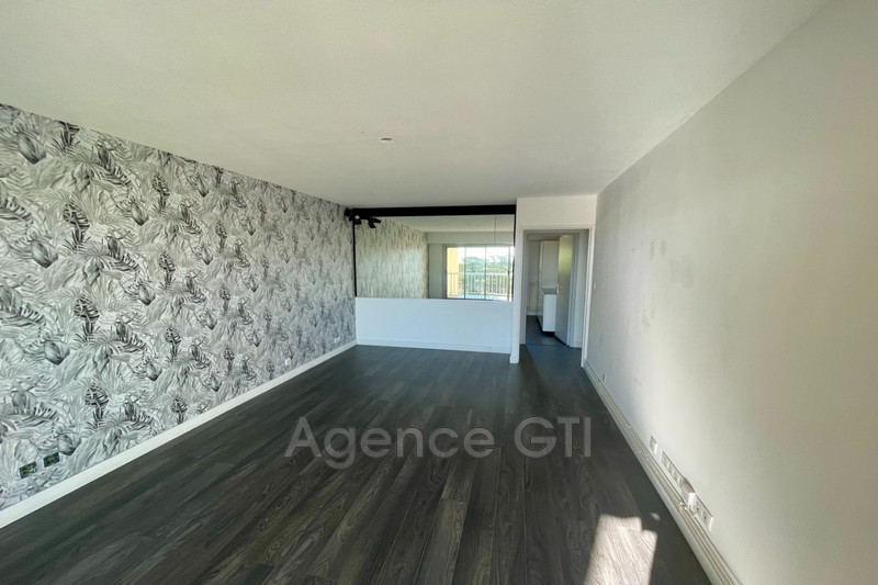 Photo n°3 - Location appartement Hyères 83400 - 885 €