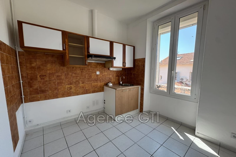 Location appartement Hyères  