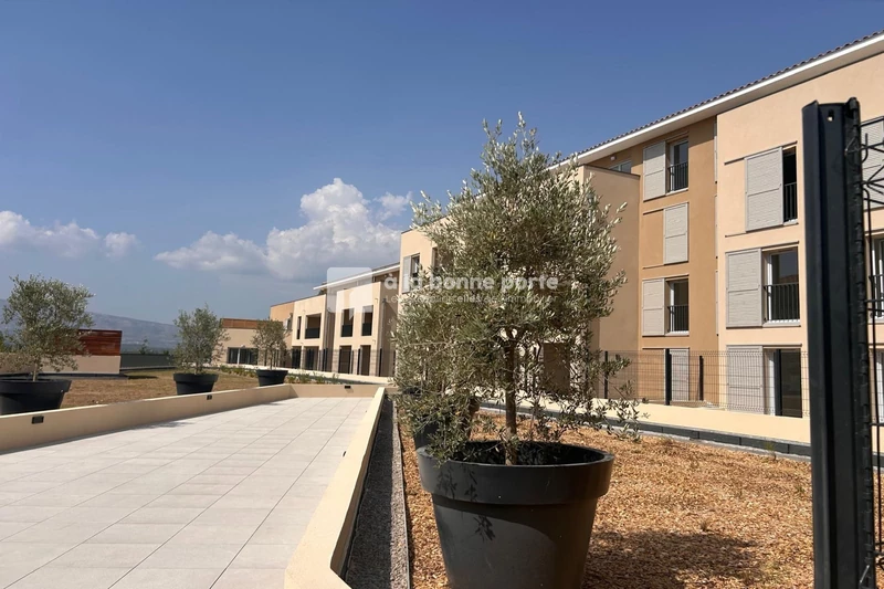 Location appartement Trets  