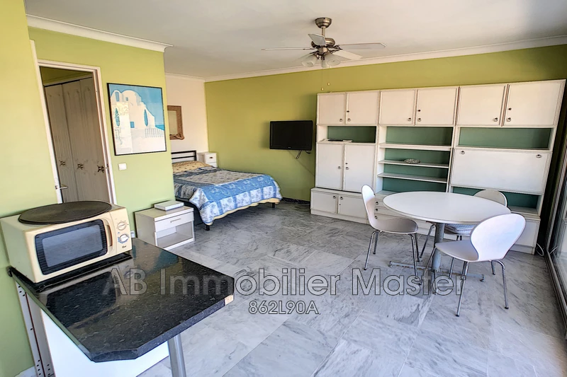 Location appartement Antibes  