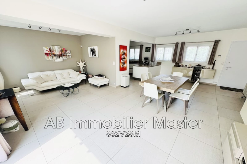 maison  5 pièces  Antibes Résidentiel  104 m² -   