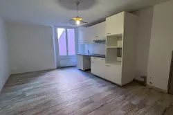 Photos  Maison de village à louer Salernes 83690