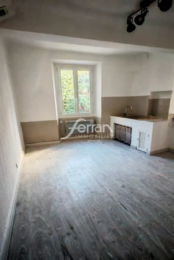 Location appartement Entrecasteaux  