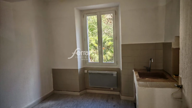 Location appartement Entrecasteaux  