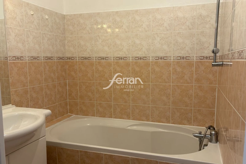 Location appartement Salernes  