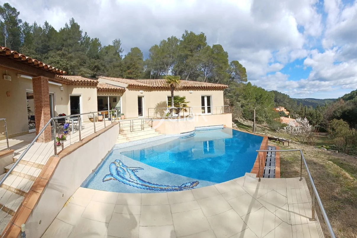 Maison 5 pièces 157 m² · à Entrecasteaux · 157 m² · 784 000 €