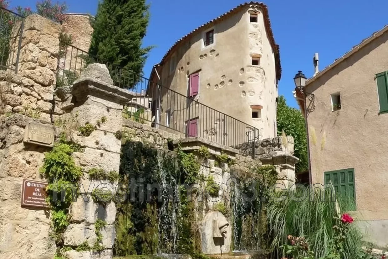 Immeuble 4 pièces 66 m² · à Barjols · 66 m² · 117 000 €