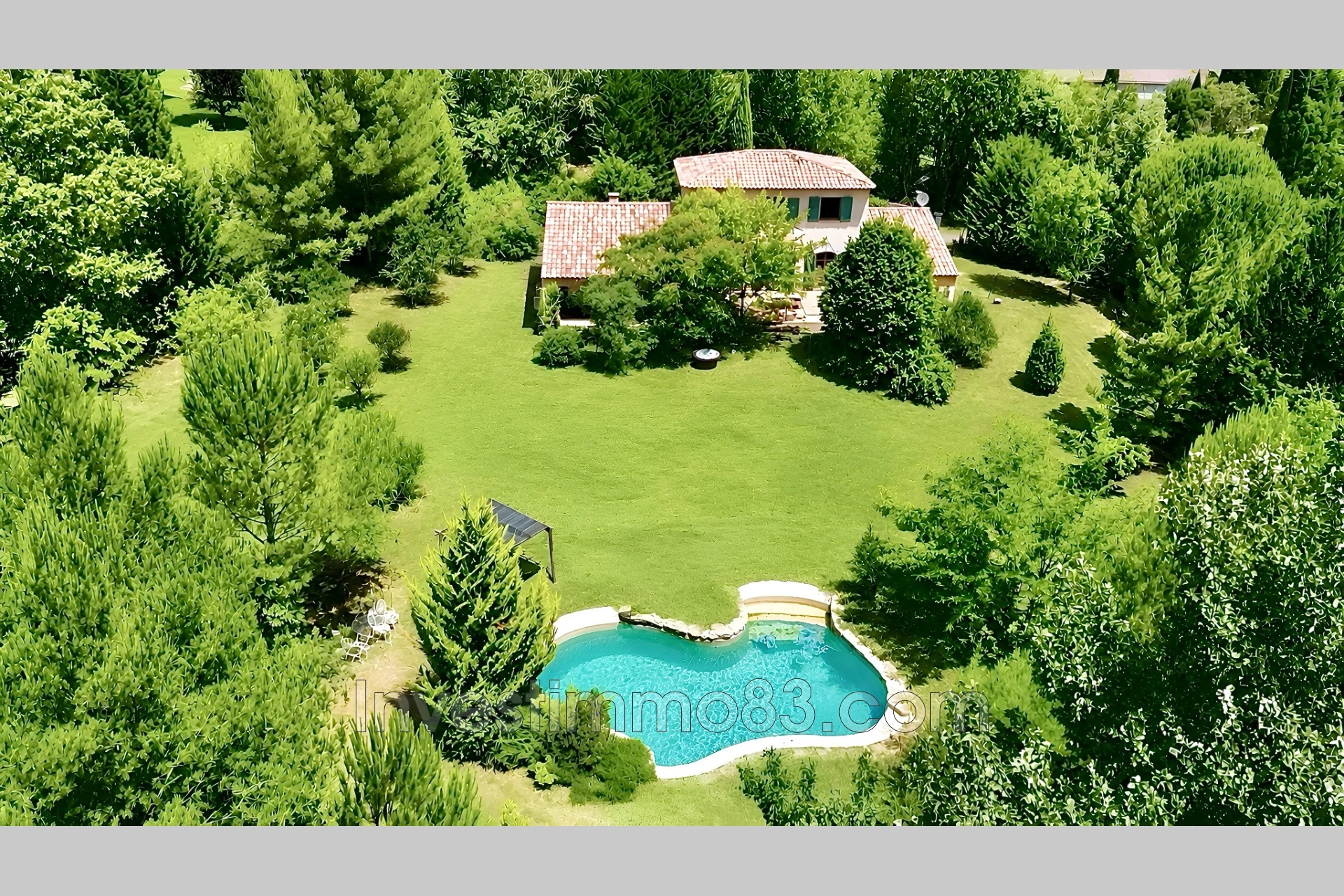 Maison 6 pièces 200 m² · à Meyreuil · 200 m² · 945 000 €