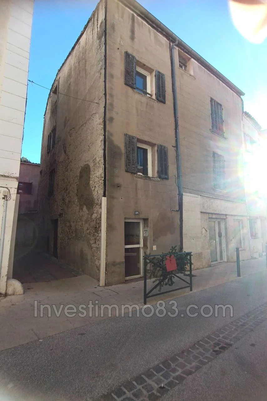 Maison 7 pièces 169 m² · à La Roquebrussanne · 169 m² · 254 400 €