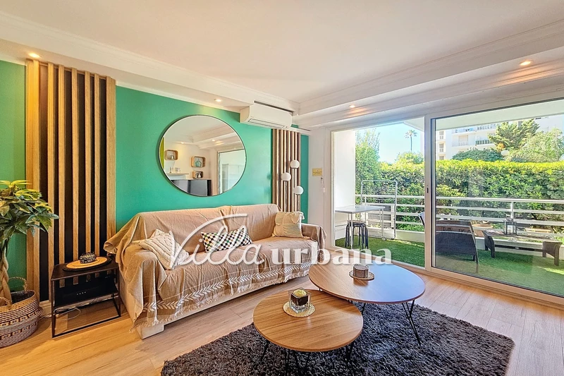 appartement  2 pièces  Juan-les-Pins Bord de mer  30 m² -   