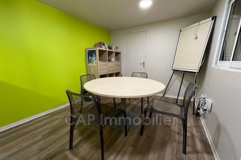 Professionnel entrepôt Claira  