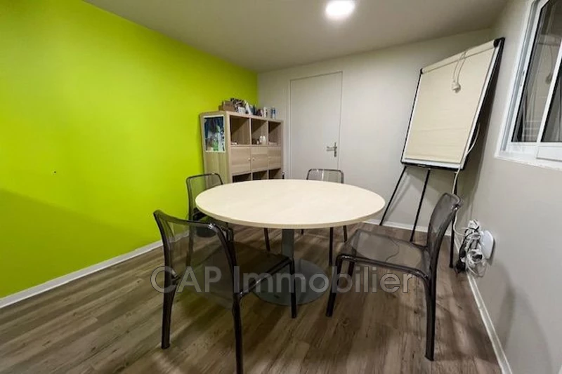 Professionnel entrepôt Claira  