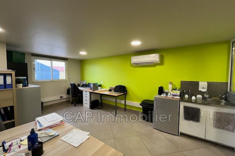 Professionnel entrepôt Claira  