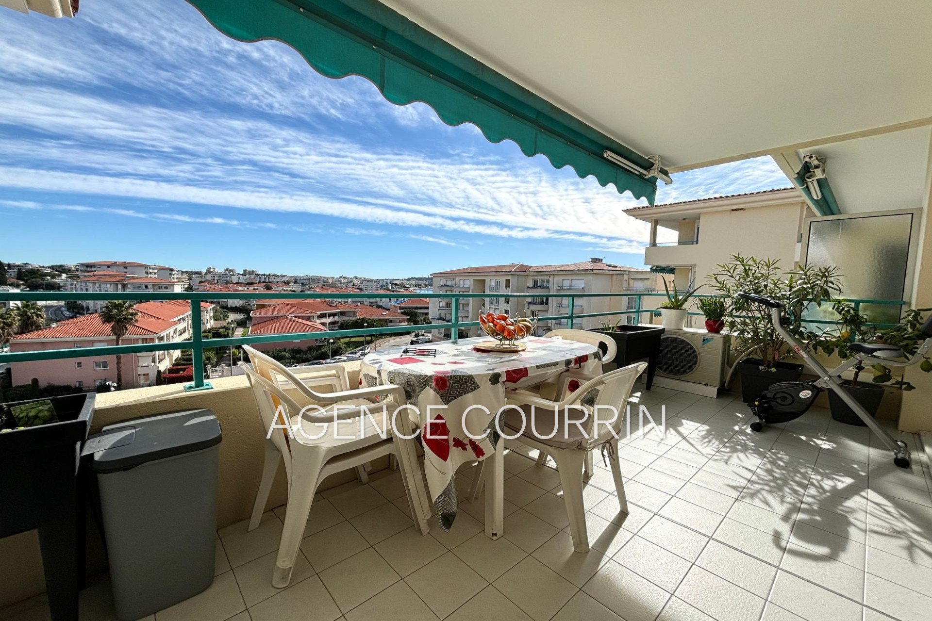 Vente Appartement 30m² à Juan les Pins (06160) - Agence Courrin