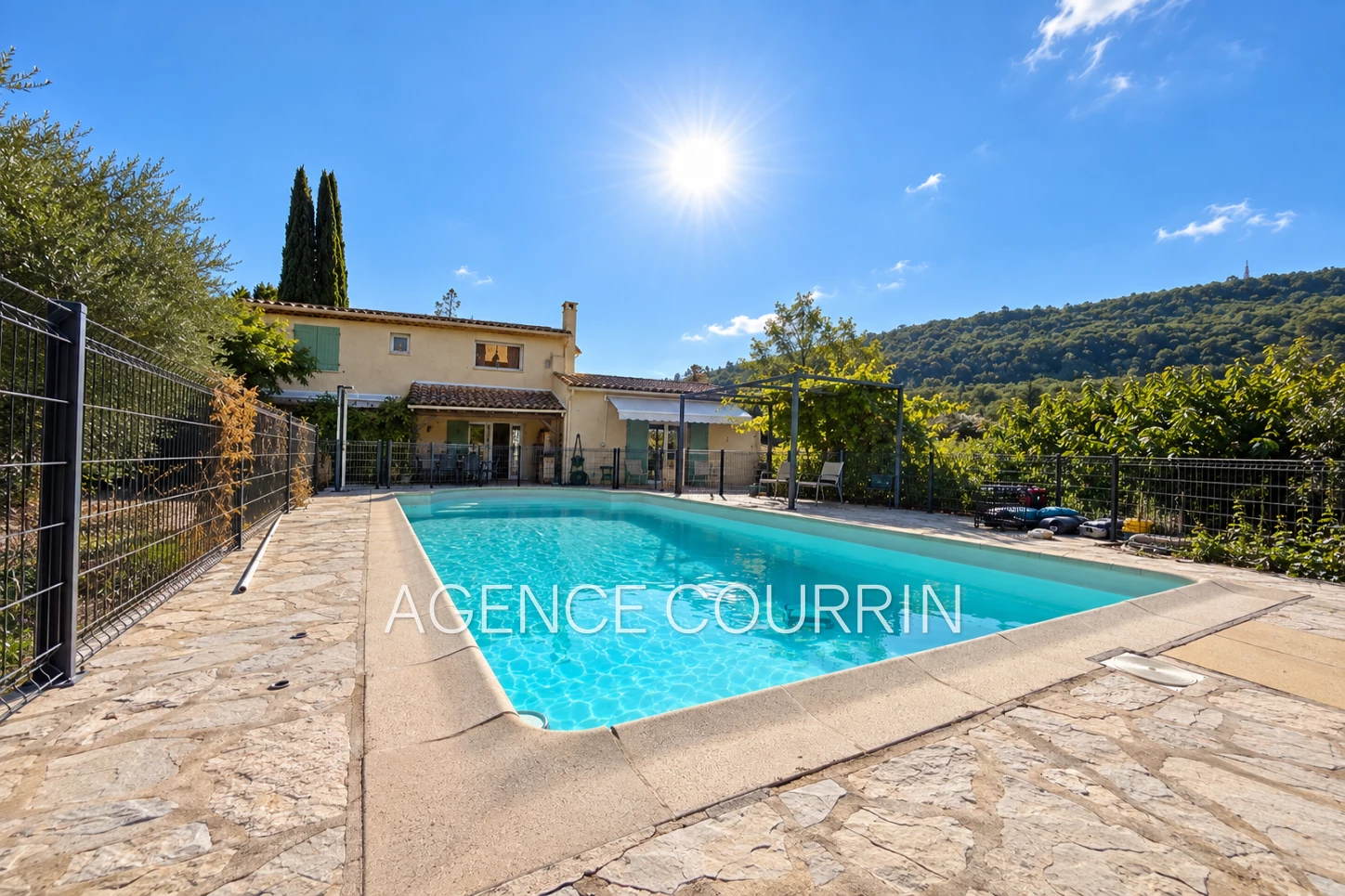 Maison 3 pièces 217 m² · à Le Bar-sur-Loup · 217 m² · 749 000 €