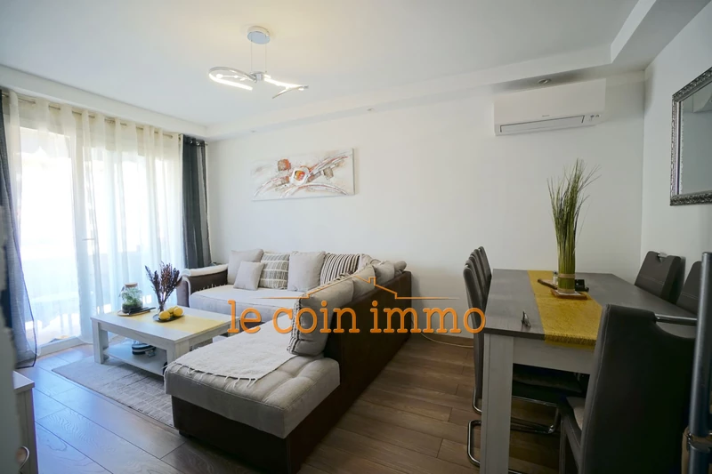 appartement  3 pièces  Antibes Centre ville  54 m² -   
