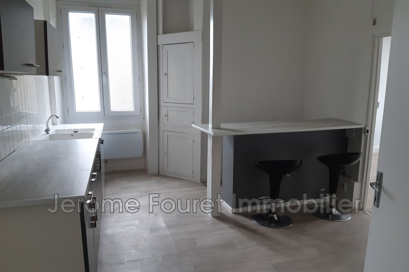 Location appartement Montaignac-Saint-Hippolyte  