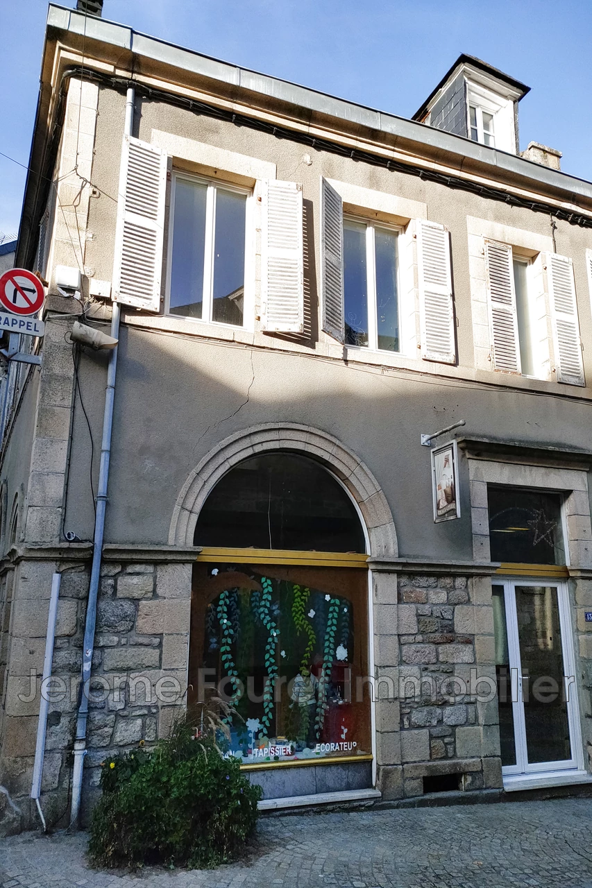 Maison 5 pièces 400 m² · à Egletons · 400 m² · 149 500 €